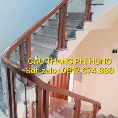 Cầu thang kính cường lực tại Hà Nội