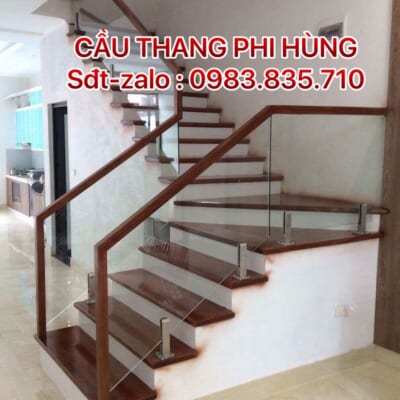 Cầu thang lan can kính cường lực ở Hà Nội