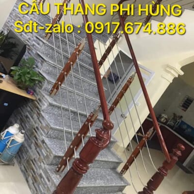 Cầu thang inox, inox tay vịn gỗ tại Hà Nội. Đơn vị thi công cầu thang lan can kính, inox số 1 tại Hà Nội