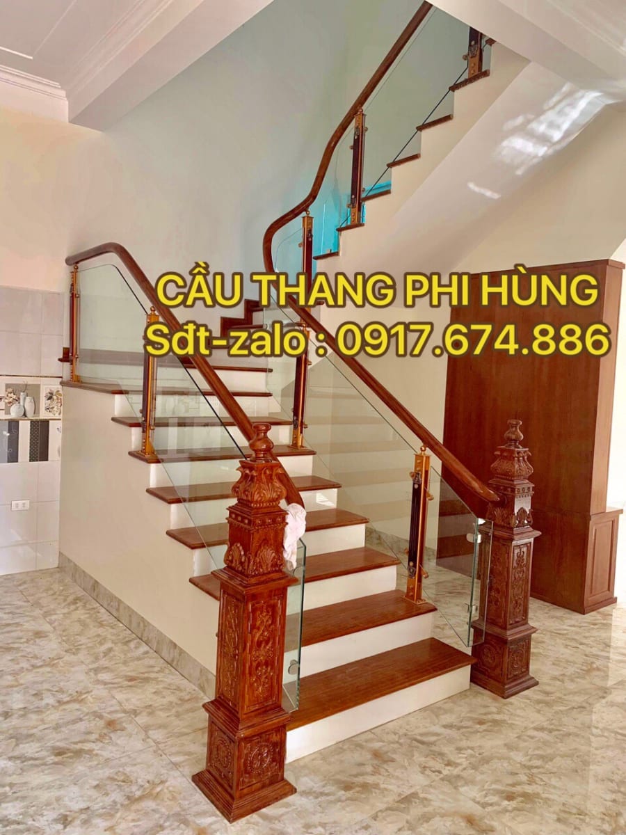 Cầu thang kính, cầu thang kính đẹp, cầu thang kính gỗ, cầu thang kính cường lực tay vịn gỗ tại Hà Nội