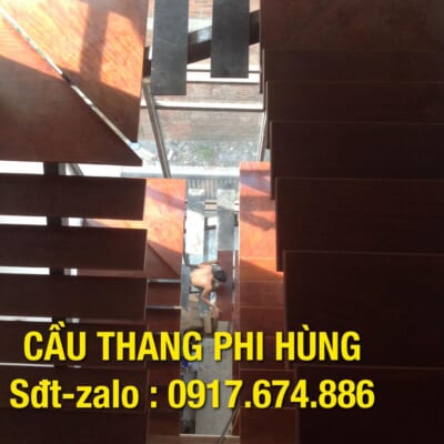 Cầu thang xương cá tại Hà Nội