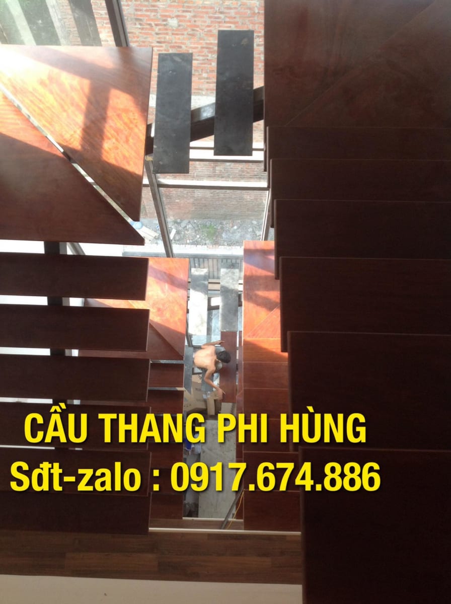 Cầu thang xương cá tại Hà Nội